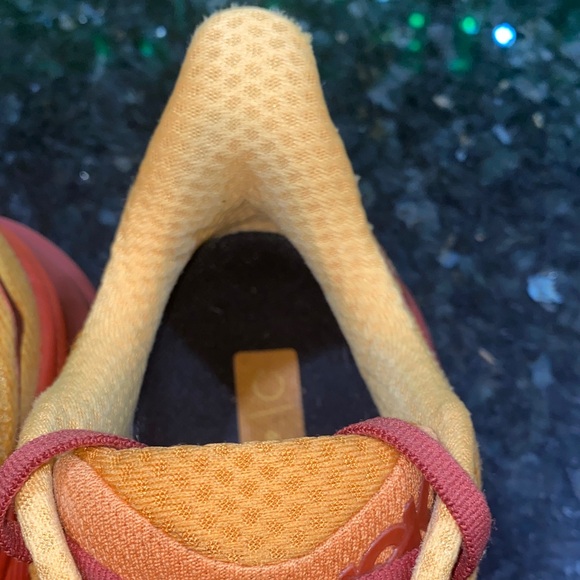 Hoka One One Clifton 9 Running Shoes Size 6.5 Amber Haze/ Sherbert - Picture 9 of 16